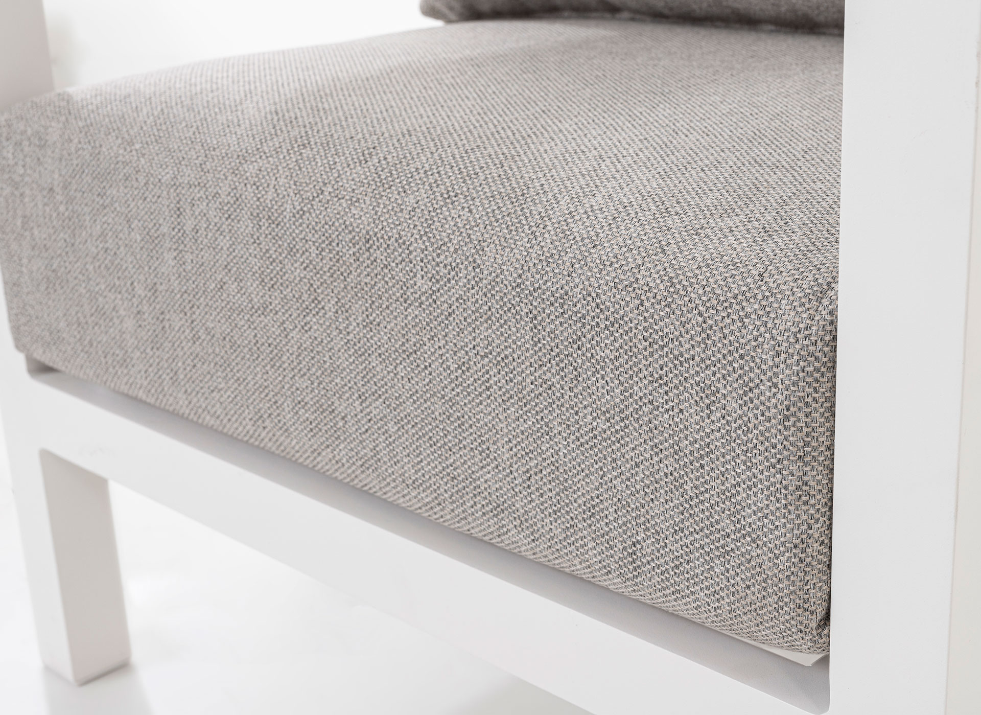 GDECO - Set sofás exterior y mesa de centro Ava, 5 personas. Aluminio blanco y tejido beige - Imagen 3