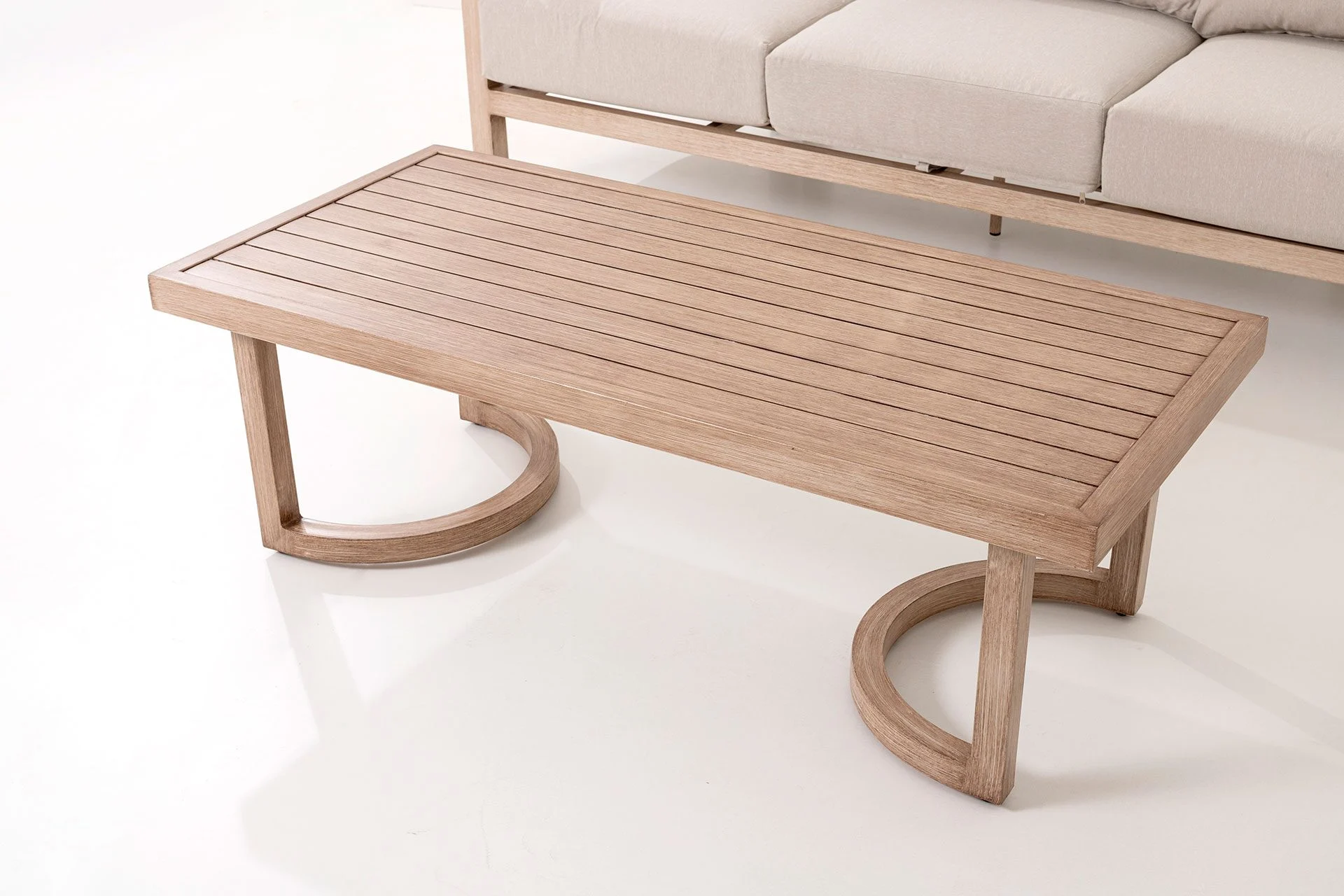 GDECO - Set sofás exterior y mesa de centro Ava, 5 personas. Aluminio efecto metal y tejido beige - Imagen 5