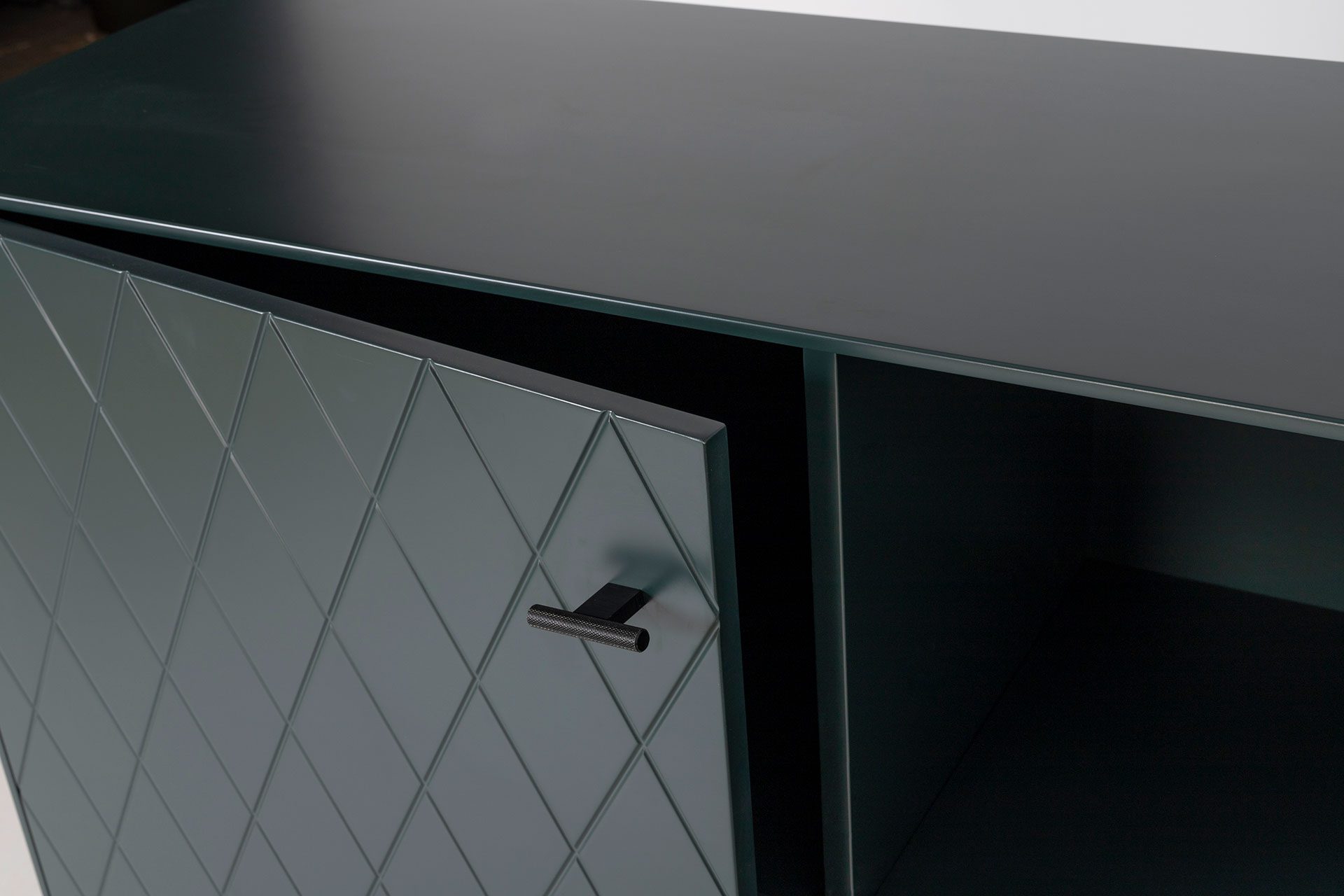 GDECO - CONSOLA 2 PUERTAS. COLECCIÓN DIAMOND. LACADA VERDE OSCURO, ZOCALO NEGRO GRAFITO. VISAGRA CON FRENO. - Imagen 5