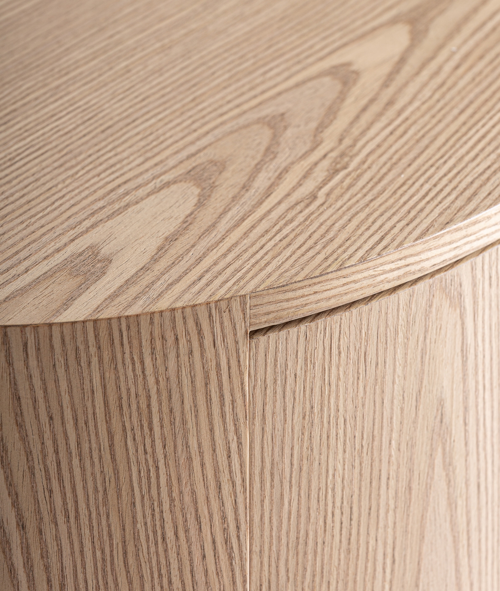 Alternative view of KODU - MESITA DE NOCHE LIRA