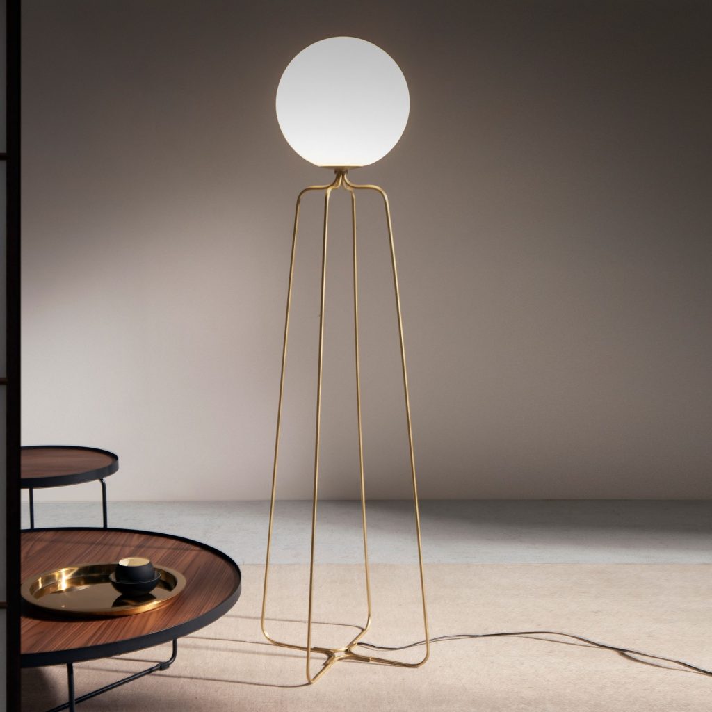 Lámpara de Pie Modelo 8047