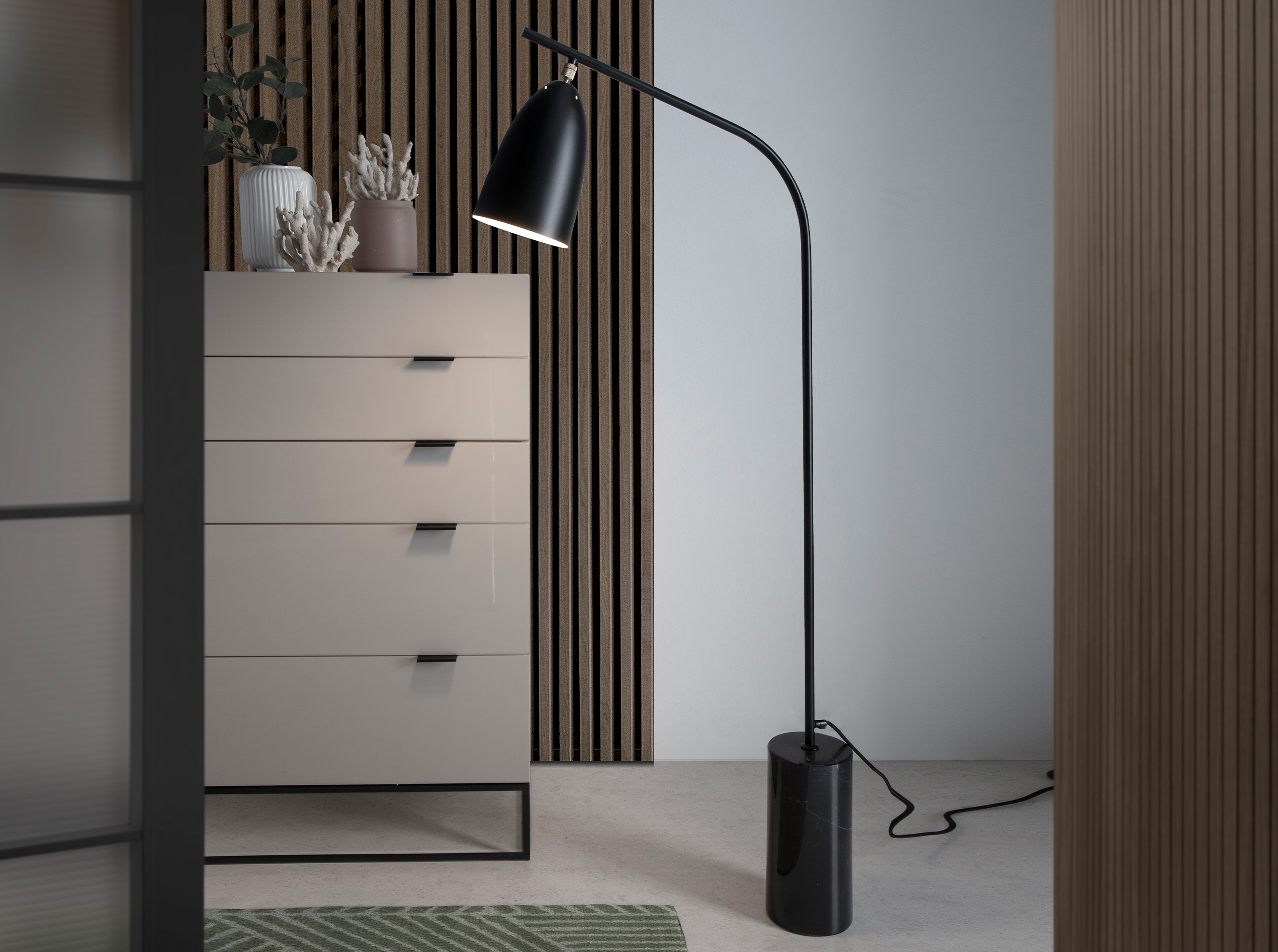 Lámpara de Pie Modelo 8051