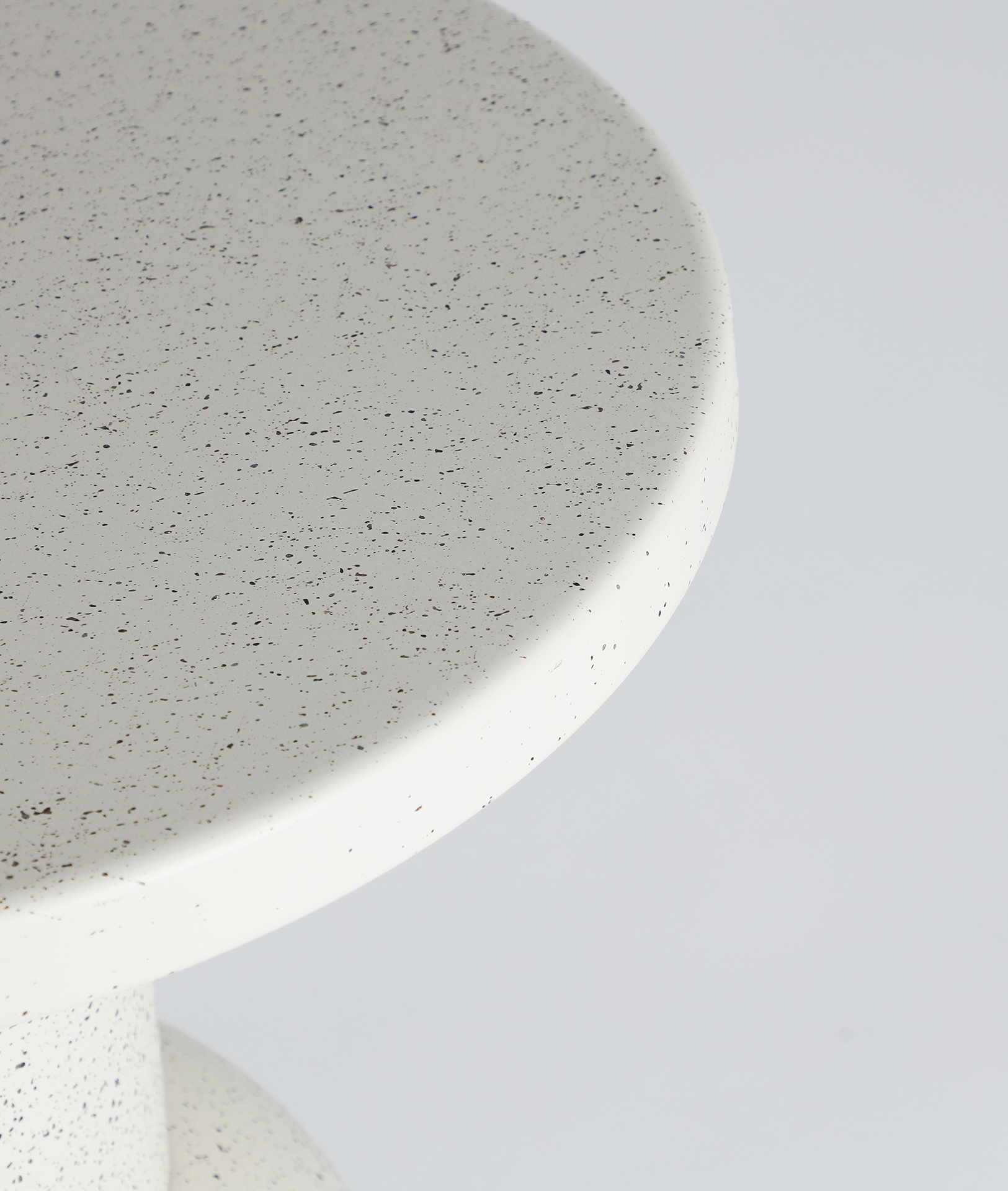 Alternative view of KODU - MESA AUXILIAR OVADA