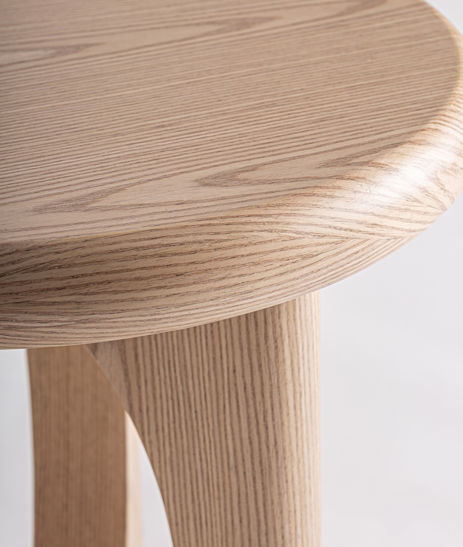 Alternative view of KODU - MESA AUXILIAR LIRA