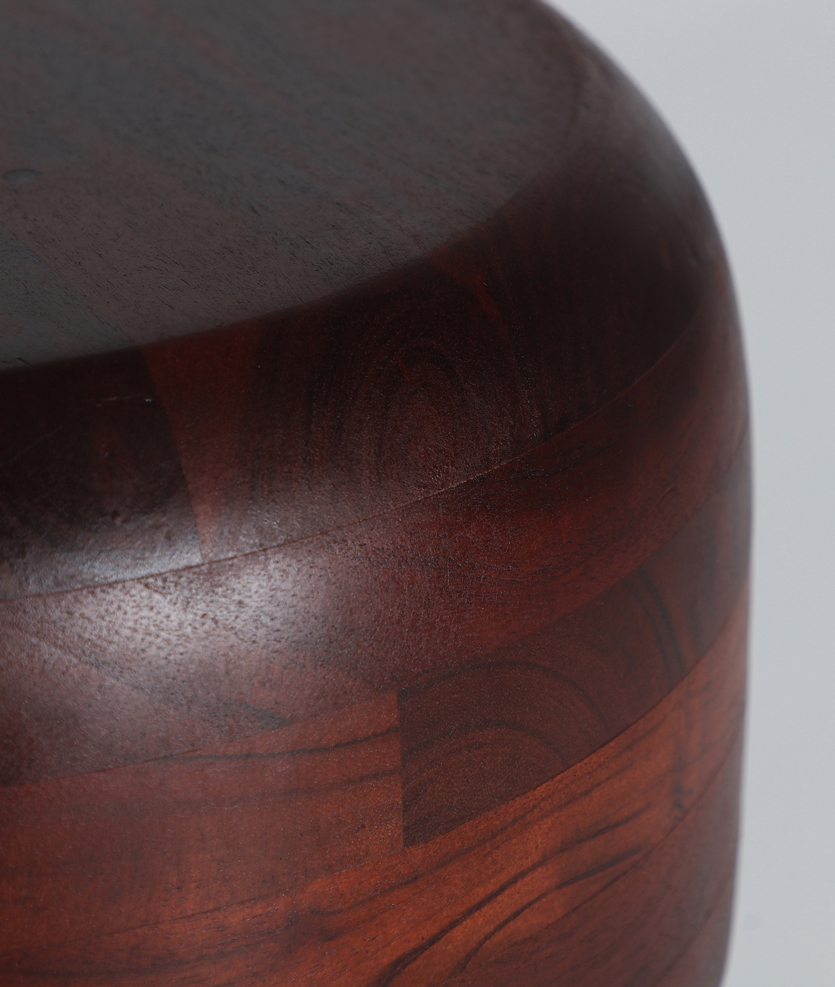 Alternative view of KODU - MESA AUXILIAR TAU