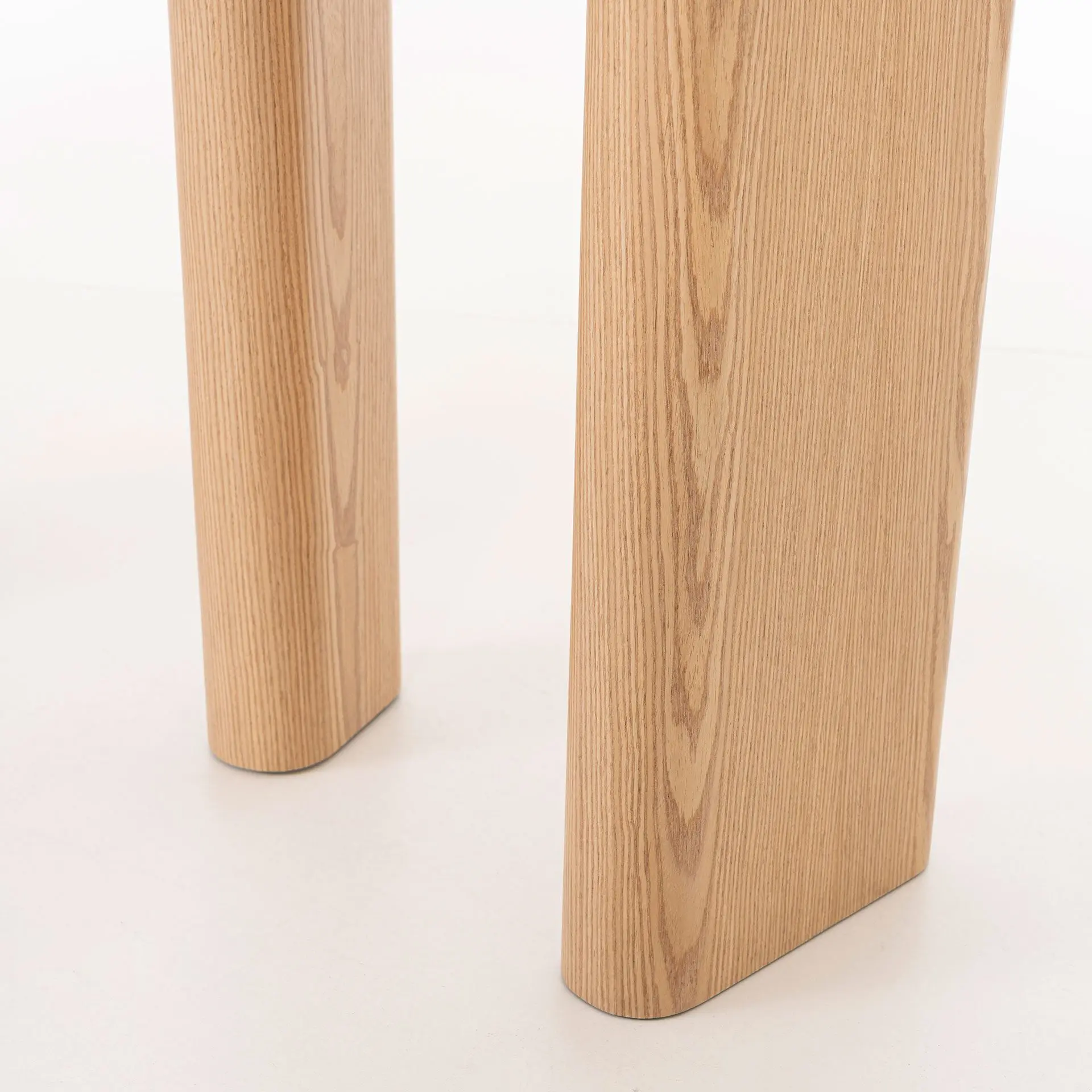 GDECO - CONSOLA MELANI 150*80*40 CM. TAPA PORCELANICO BLANCO, PIE CHAPA MADERA ROBLE - Imagen 3
