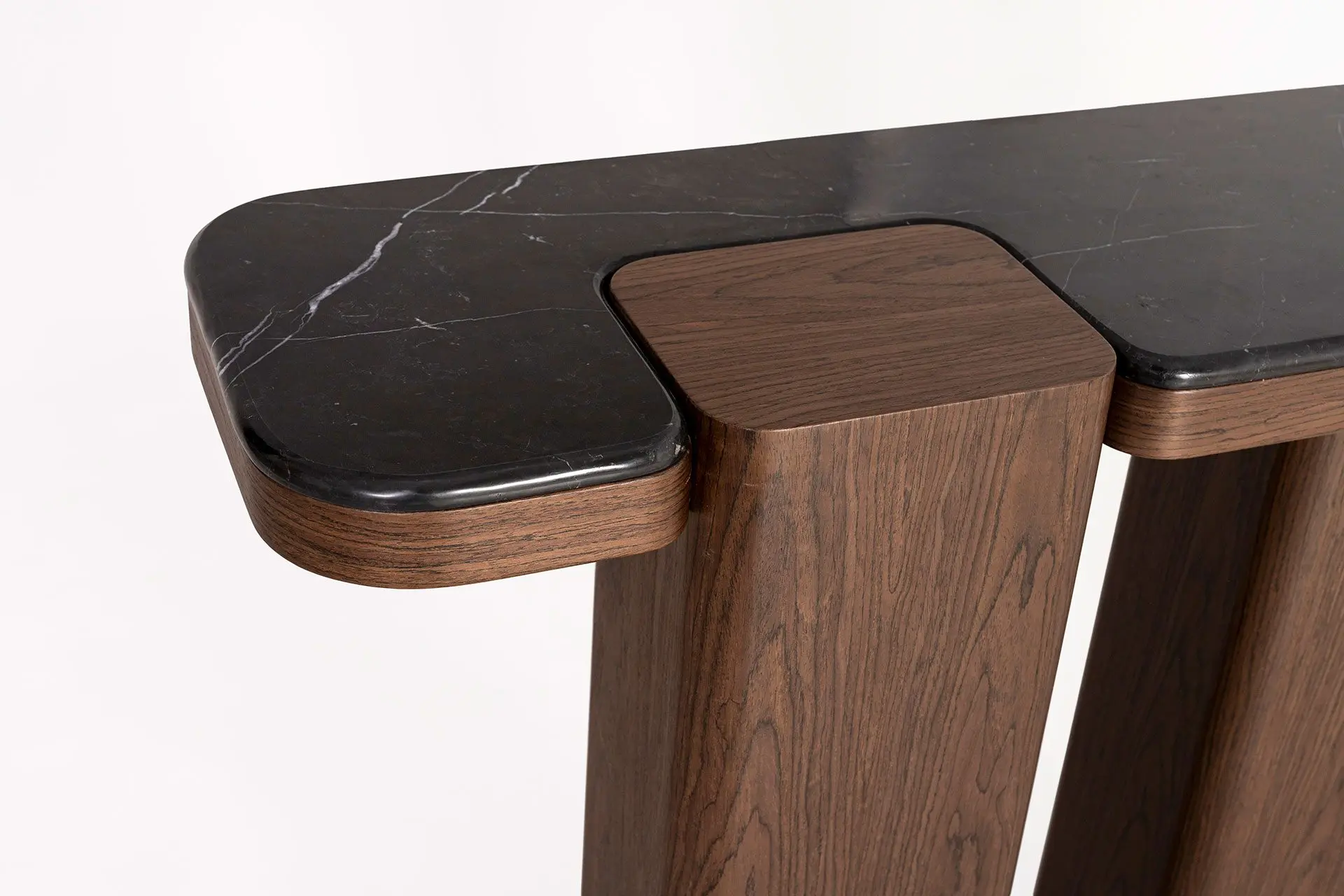 Alternative view of GDECO - CONSOLA DELFOS 150*80*35 CM. TAPA PORCELANICO NEGRO, PIE CHAPA MADERA NOGAL
