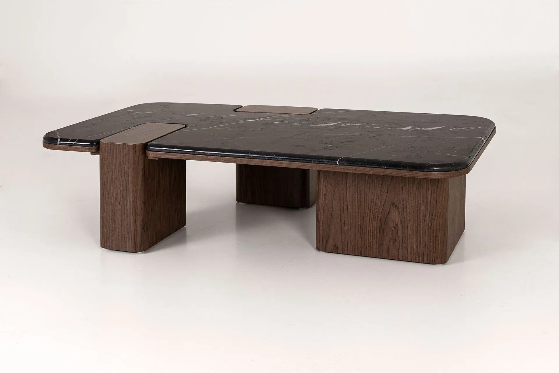 GDECO - MESA SOFA DELFOS. CHAPA MADERA NOGAL Y TAPA PORCELÁNICO NEGRO. 120*70*31 CM - Imagen 6